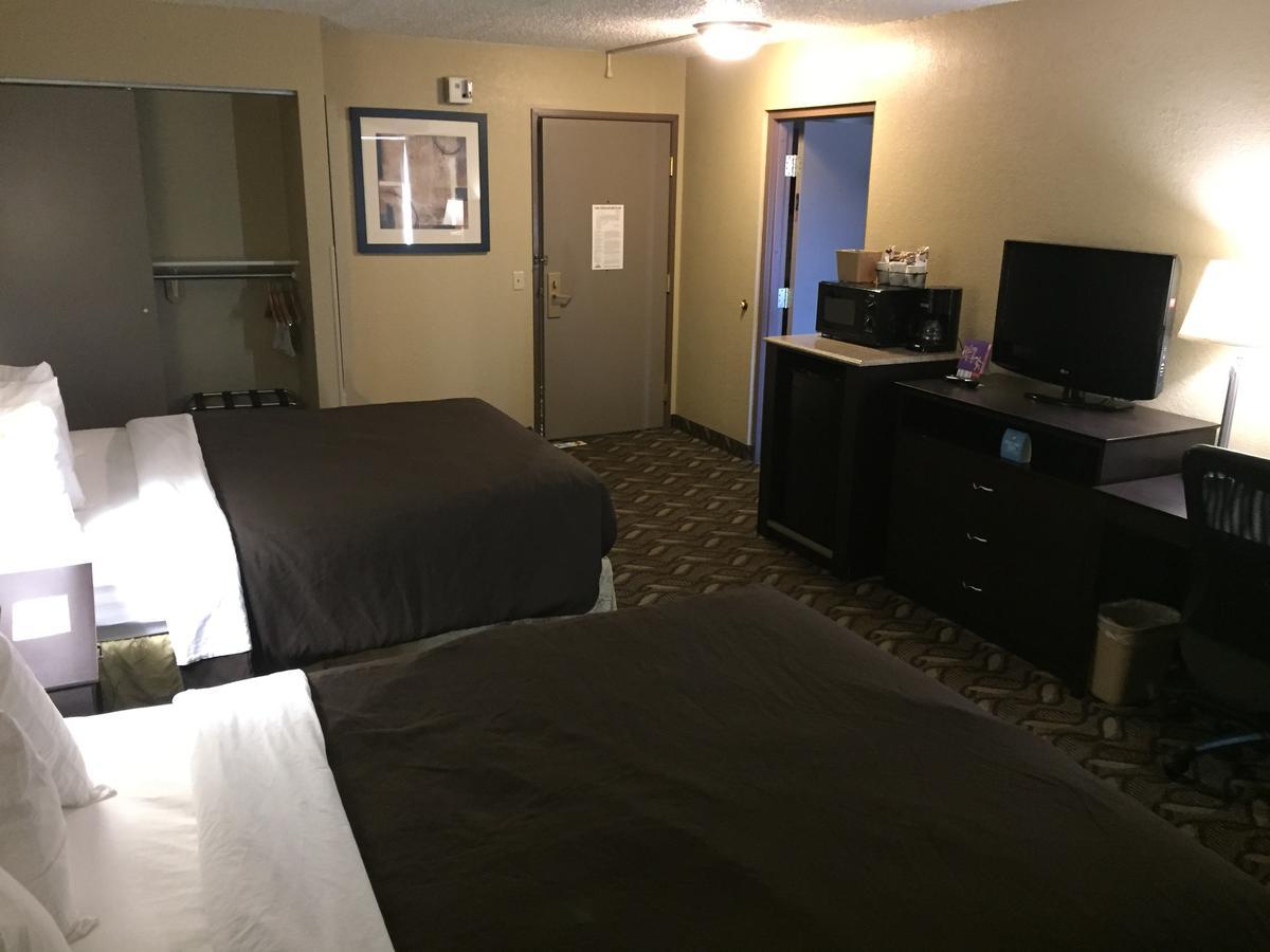 Days Inn By Wyndham Bismarck Exterior photo